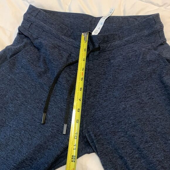 Lululemon , joggers, 7/8 length size 10, like new - Picture 9 of 12